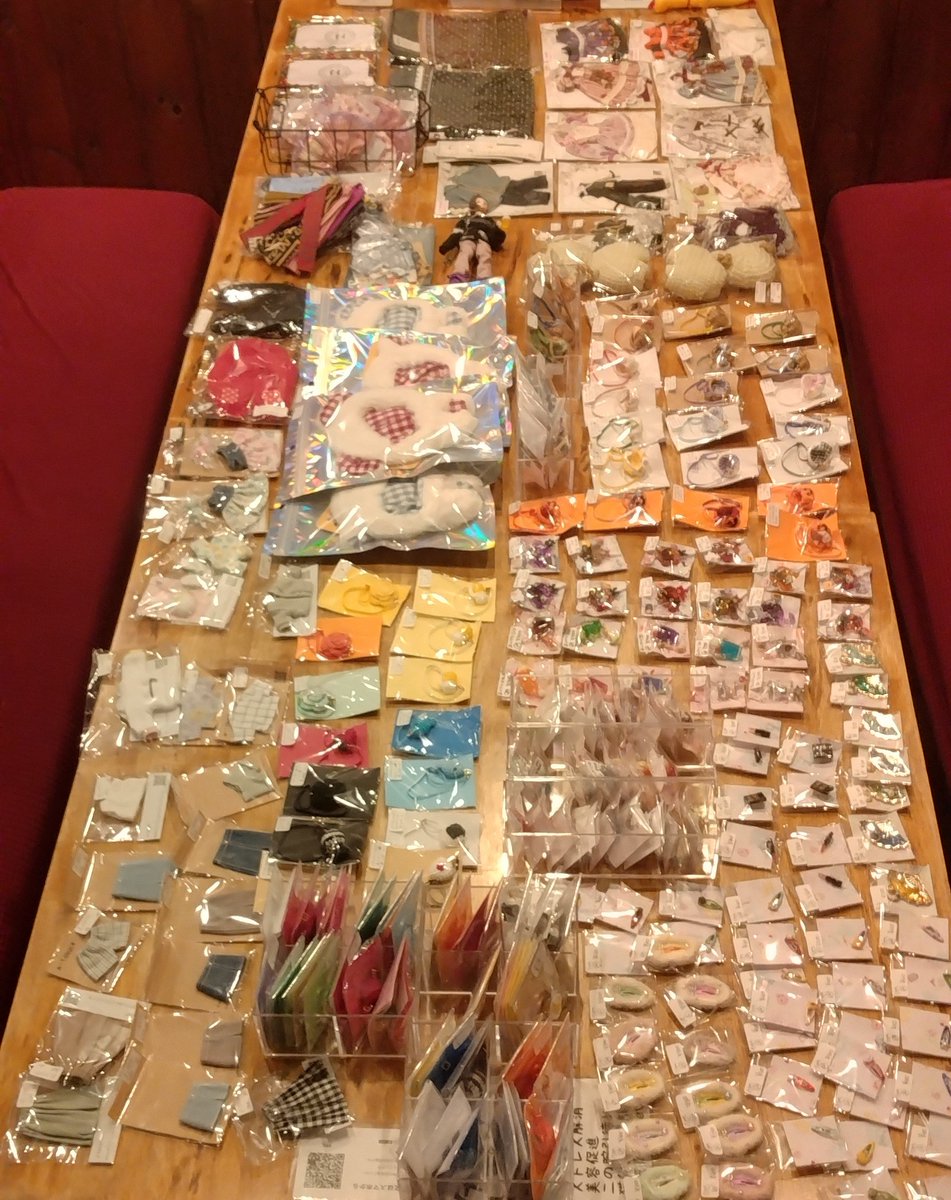 kirariya2021's tweet photo. 新潟出張販売
設営完了しました！いっぱいあります！
4枚目は軌跡と夢物語展のエリアです。

#Kirariya https://t.co/bZlNSZXYEe