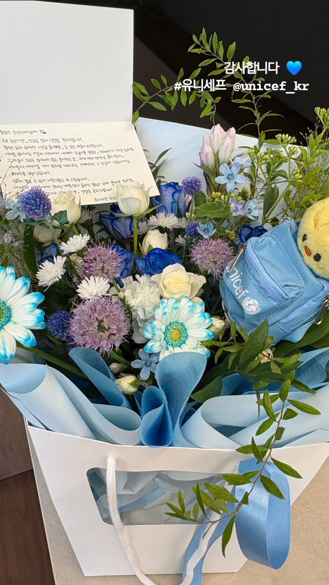 innielik's tweet photo. this letter is making me cry, felix truly deserves all this love, thank you UNICEF 😭

💌: to felix, unicef goodwill ambassador,
although this is a little late, i sincerely wish you a happy birthday from the bottom of my heart.
when i look back on the time we’ve spent with felix, there’s always one thought that comes to mind: in front of the children, you step down from your place as an adult and meet them at their level, and even after the cameras are turned off, that heart of yours never changes in the slightest.
that sincerity, with which you hurt and rejoiced over the children’s stories as if they were your own, has stayed with us for a long time, just as much as the sparkle you show on stage.
we’re proud and grateful to be able to walk alongside you.
may the warmth you have given to the children of the world return to you many times over this year. once again, happy birthday.