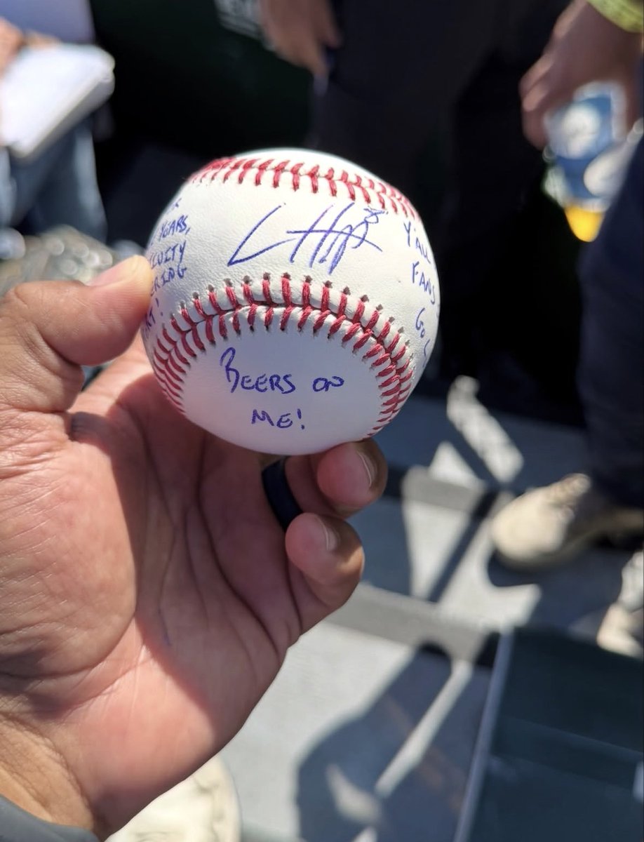 br_betting's tweet photo. Ian Happ is GOATED for this 🔥

(H/T @WUTangKids) https://t.co/Ojni5HhJuF
