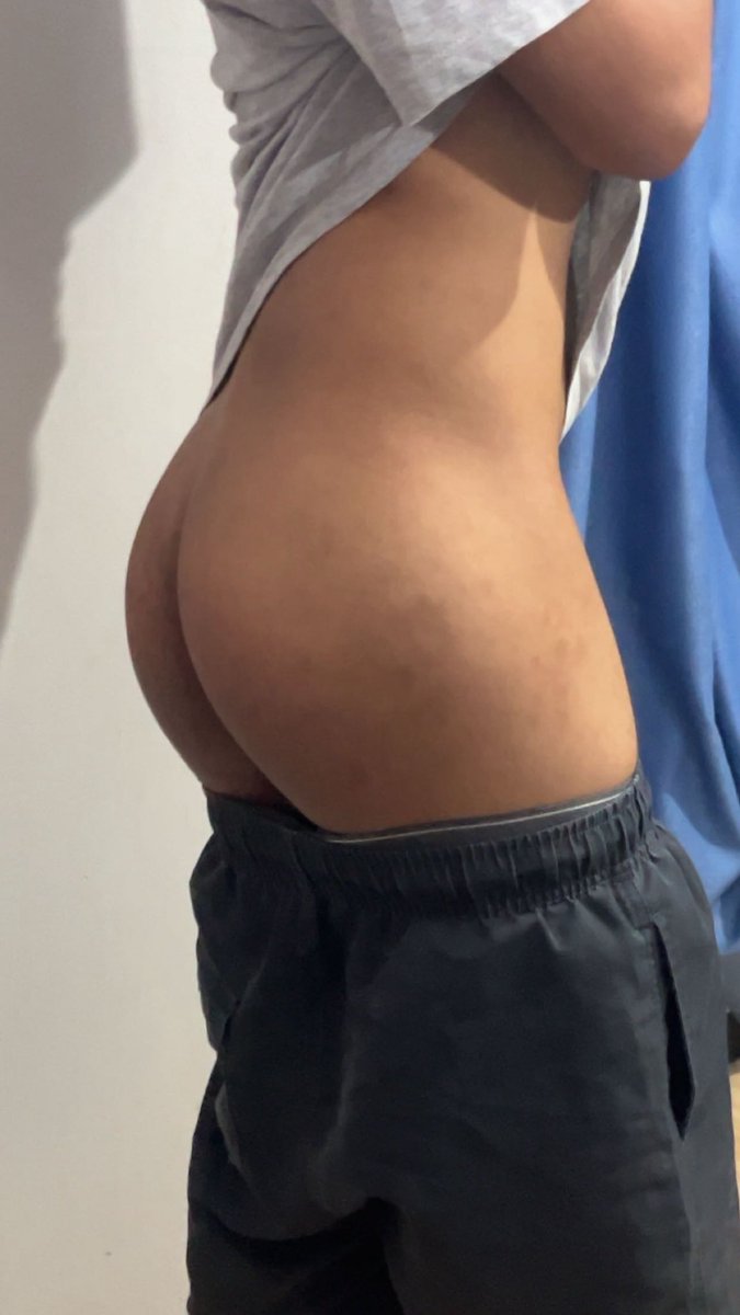 danjg08's tweet photo. La verga 🍆      //       El culo 🍑 https://t.co/txUpxrWlhq