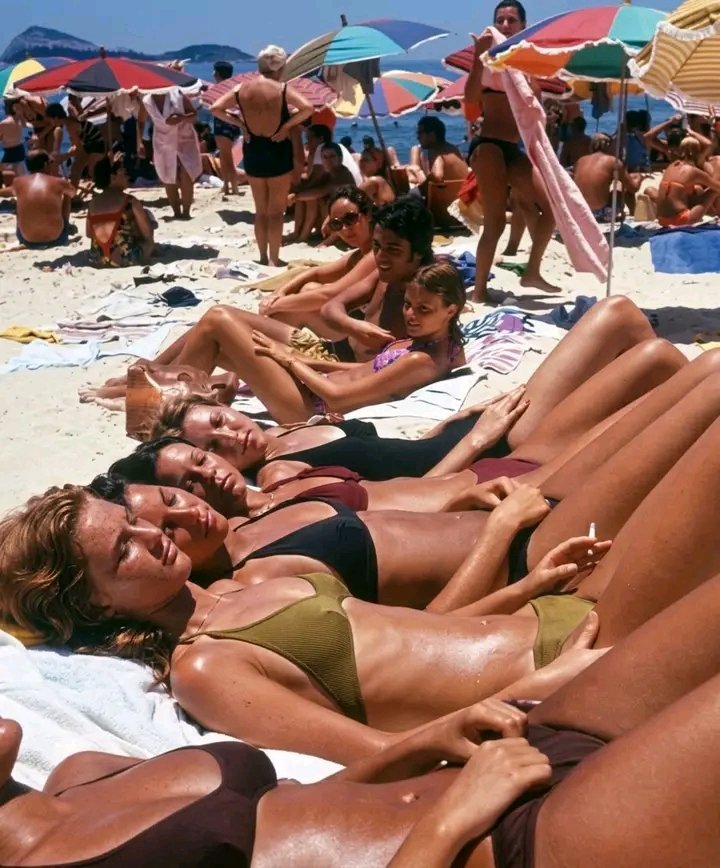 Cruzy189001's tweet photo. 1970s girls. Not fat, not covered in tattoos, no phones. https://t.co/gMjocgdUdh
