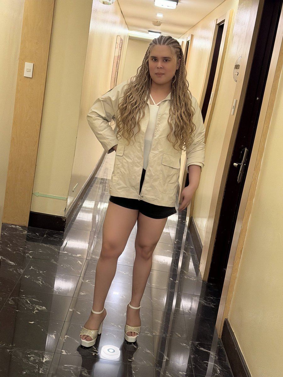 sashaemea's tweet photo. Today’s little outfit moment. 🤍 https://t.co/BlcK0VyJrY