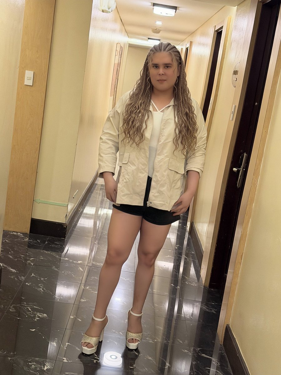sashaemea's tweet photo. Today’s little outfit moment. 🤍 https://t.co/BlcK0VyJrY