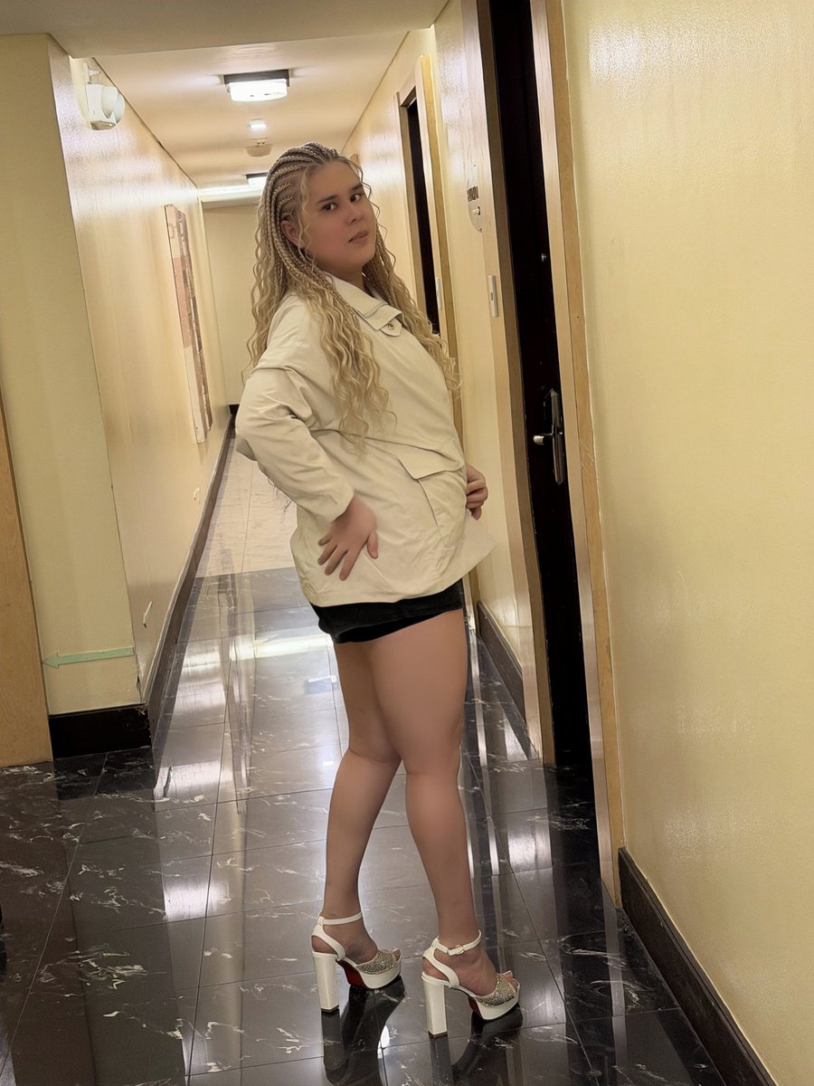 sashaemea's tweet photo. Today’s little outfit moment. 🤍 https://t.co/BlcK0VyJrY
