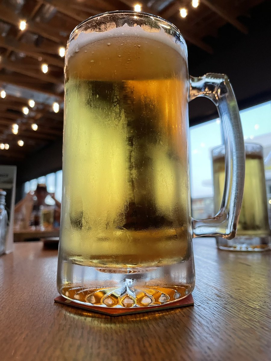 Prairie_Scot's tweet photo. This blonde at the bar keeps staring at me! 🍺🍺@RiderCharm https://t.co/77NNSqdm61