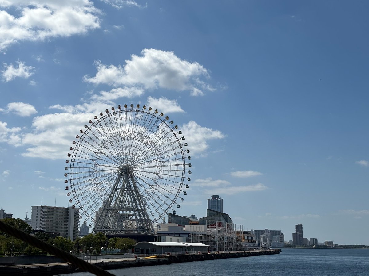 madamhitomi's tweet photo. 先日、サンタマリアに乗船しました。
天気も良く、眺めは最高でした。
風が気持ちよかったです。
サンタマリアは海遊館の前に乗り場があります。
＃サンタマリア 
＃大阪水上バス 
＃海遊館 https://t.co/ECxn8wcAYn