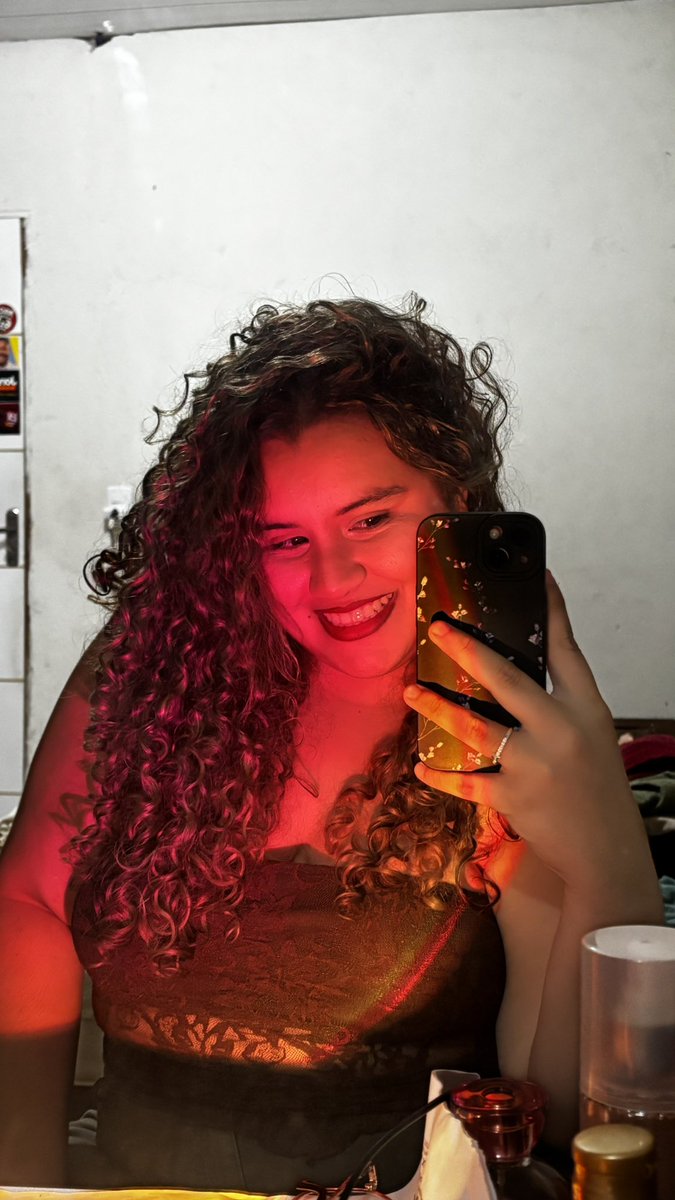 debslrds's tweet photo. eu / minha colinha

lindas e gostosas votam 5050 com gosto! https://t.co/KWqygl747y