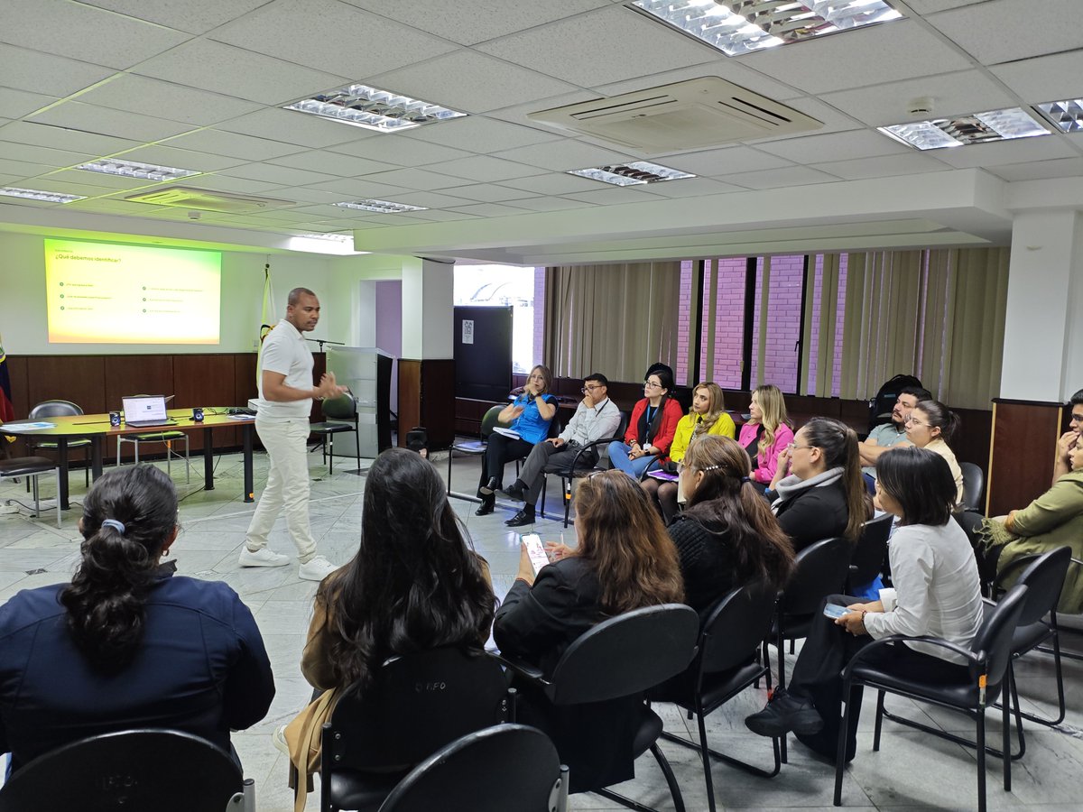 AzuayCJ's tweet photo. 👧🏻👦🏻 La Dirección de @AzuayCJ, en coordinación con Aldeas Infantiles SOS, desarrolló hoy el Taller de Valoración de Riesgos de Niñas, Niños y Adolescentes, dirigido a los equipos técnicos de la Unidad Judicial de Familia y la Junta Cantonal de Protección de Derechos de #Cuenca. https://t.co/JwwQifLTwU