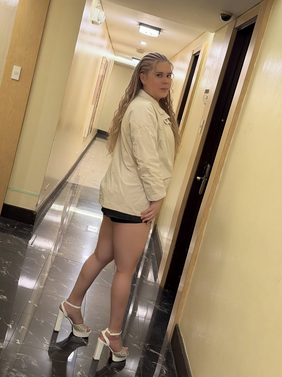 sashaemea's tweet photo. Today’s little outfit moment. 🤍 🤍 https://t.co/0zHySVZrp4