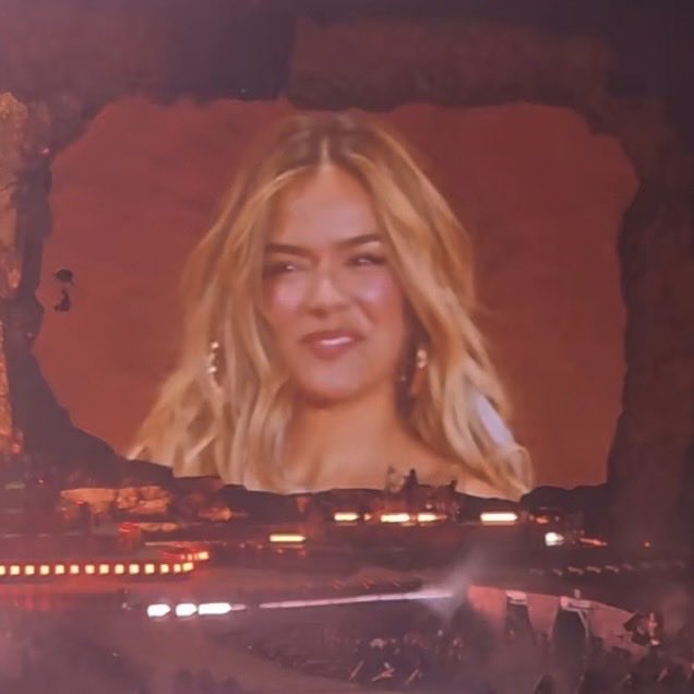 grandesmeb's tweet photo. Karol G ha comenzado su concierto en Atlanta 🧡 https://t.co/eBEf58NWeG