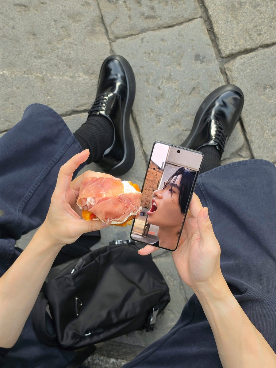 winstyle_wmp's tweet photo. IG @winmetawin 

City strolls 

WIN DEFINES PRADA SS27

#PRADASS27xWIN #PRADASS27
#Prada #PradaxWin #winmetawin 
@Prada @winmetawin https://t.co/0qv3pqcqaR