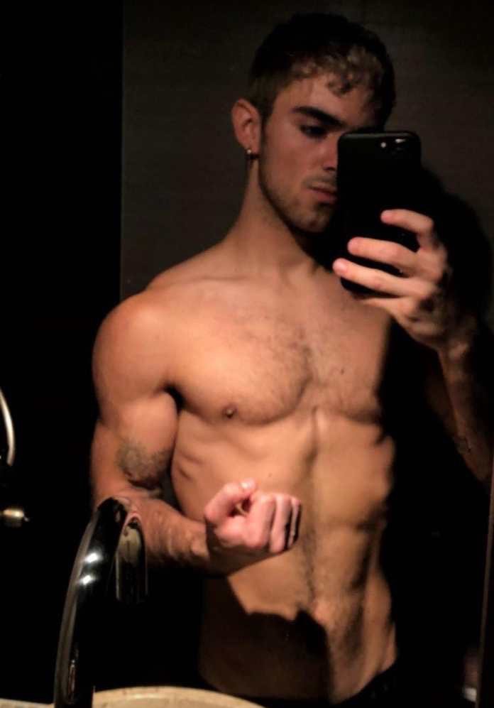 HANNVOID's tweet photo. MANIFIESTO NUEVAS FOTOS DE JOAQUIN SIN PLAYERA MAMADO 🗣️🗣️
#joaquinbondoni https://t.co/WO6Ah9xSMG