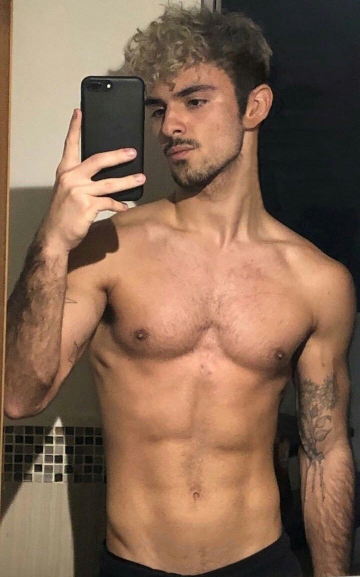 HANNVOID's tweet photo. MANIFIESTO NUEVAS FOTOS DE JOAQUIN SIN PLAYERA MAMADO 🗣️🗣️
#joaquinbondoni https://t.co/WO6Ah9xSMG
