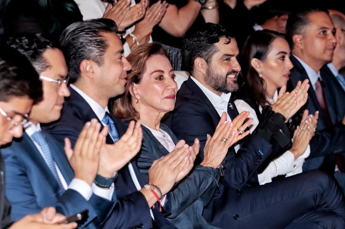 alexperezsi's tweet photo. EI IEEQ habla de pluralidad e imparcialidad, pero hoy su informe fue una gran postal llena de figuras del PAN.
Los demás partidos también vemos y tomamos nota.
Vigilaremos que NO exista una parcialidad en favor de quiene hoy aplaudieron en primera fila @IEEQcomunica @muniz_grisel https://t.co/9m1yNe5azX
