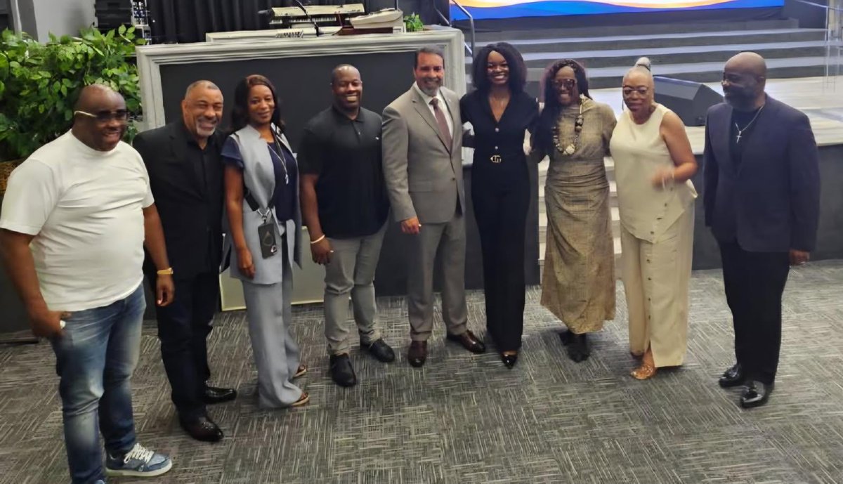 MiamiSupt's tweet photo. You can’t lead a school district from behind a desk. Today’s visit with the team at Upper Room Ministries of Miami Gardens was a great reminder of how much deeper our impact is when schools and local leaders work side-by-side. https://t.co/0sKcWYGh8m
