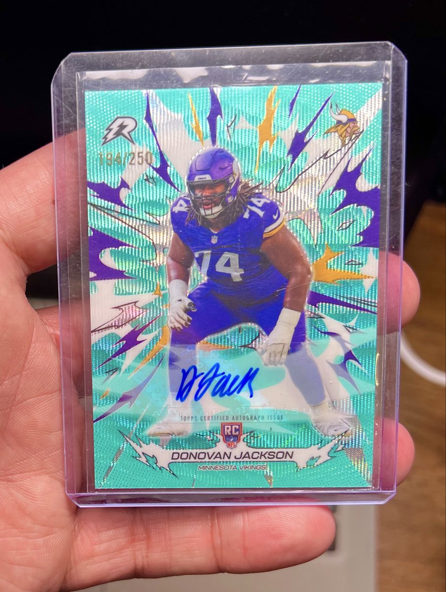 SkolGeek's tweet photo. I’m sooooooo happy I started collecting #DonovanJackson cards.
Wow! 🤯 That video shows WHAT AN ANIMAL he is.
Do you guys have any Donovan Jackson cards?
@VikesReport @codyy11_ @shiftyant5 @MrKdub @KirkCousinsFan8 @NotTheFakeJordy https://t.co/VEQKRW9Rob