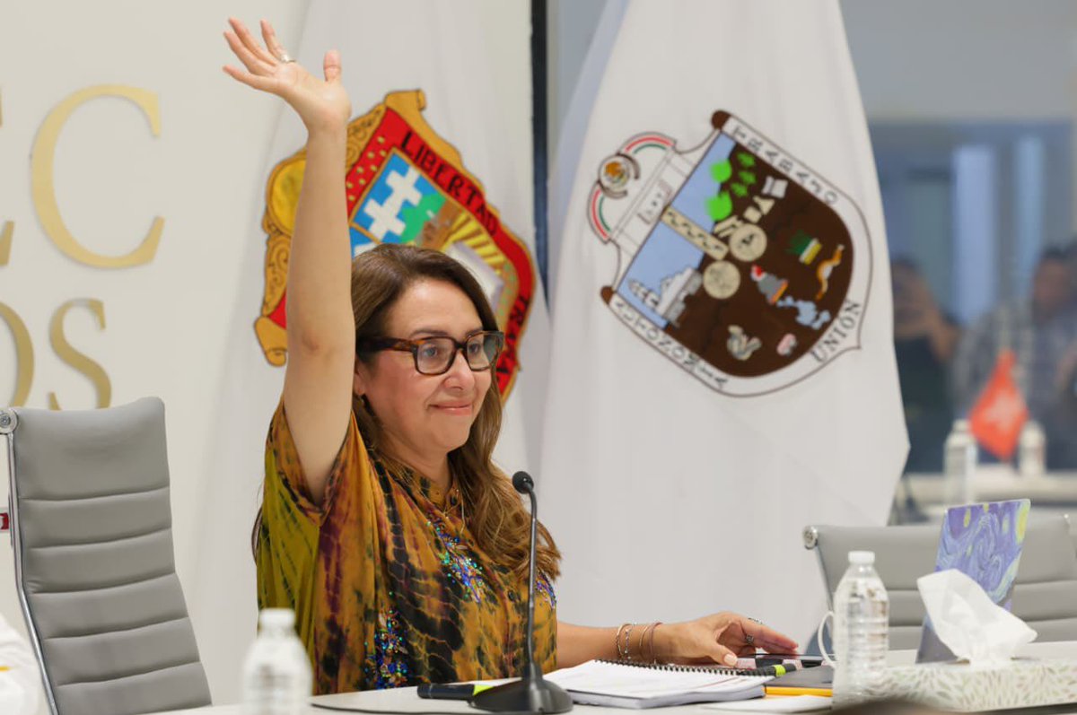 azucenacisneros's tweet photo. Buenas noticias para #Ecatepec, hoy en Sesión Extraordinaria de Cabildo aprobamos por unanimidad la designación de nuevos y nuevas Jueces Cívicos que se integran a los juzgados cívicos del municipio. Rindieron protesta y tienen el compromiso de trabajar con honestidad en favor del pueblo. Atrás quedó esa justicia cívica que abusaba de la gente. #CambioQueSeSiente