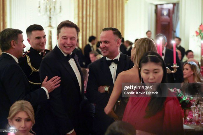 mrjohnjr_1's tweet photo. 🚨 AWESOME! Photos released of ELON MUSK at the White House State Dinner ahead of President Trump's attendance with Xi

Elon is even spotted with Deputy Chief of Staff Dan Scavino 👏🏻

You can tell he loves being back at the White House! 🇺🇸 https://t.co/2fKELuCSWi