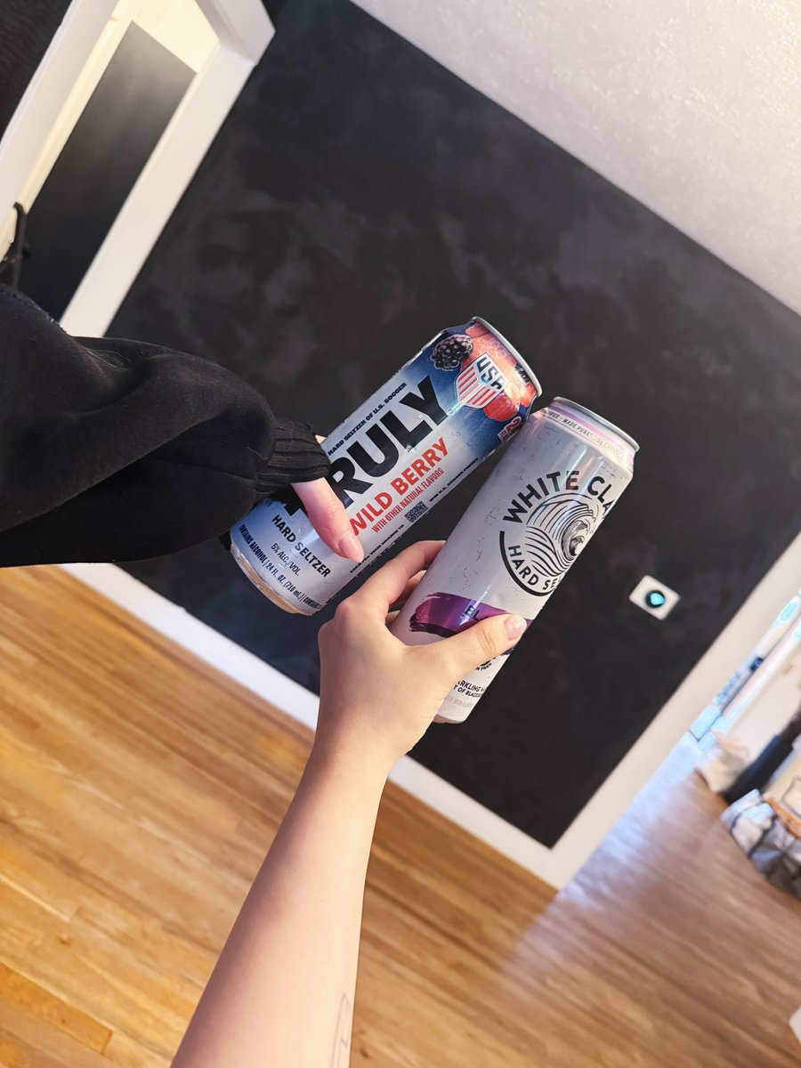 visceraevt's tweet photo. first drinkies in our new home ♥️ @devora_mori https://t.co/6OzkUr3DiS