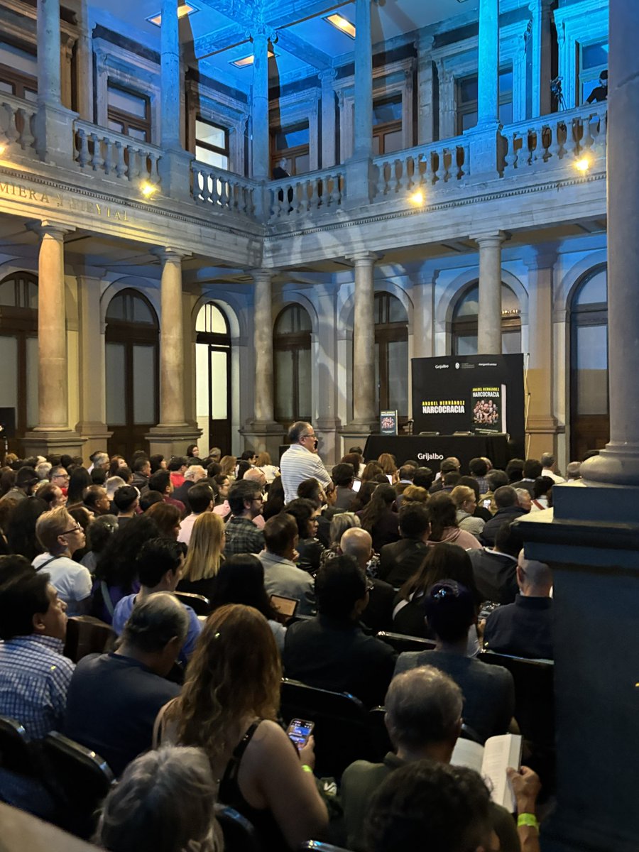 anabelhoficial's tweet photo. Estamos casi listos para iniciar la presentación de Narcocracia en el Club de Periodistas de México. 

#Narcocracia https://t.co/DyjXwyE6XV