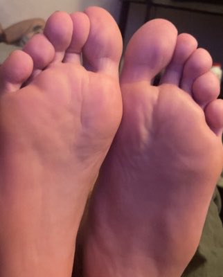 youngbear70's tweet photo. #NewProfilePic yall like feet?? I got content for daysss follow me and dm me!!!

#content #feetfetısh #bear #premium #hot https://t.co/t9ORu1UFeT