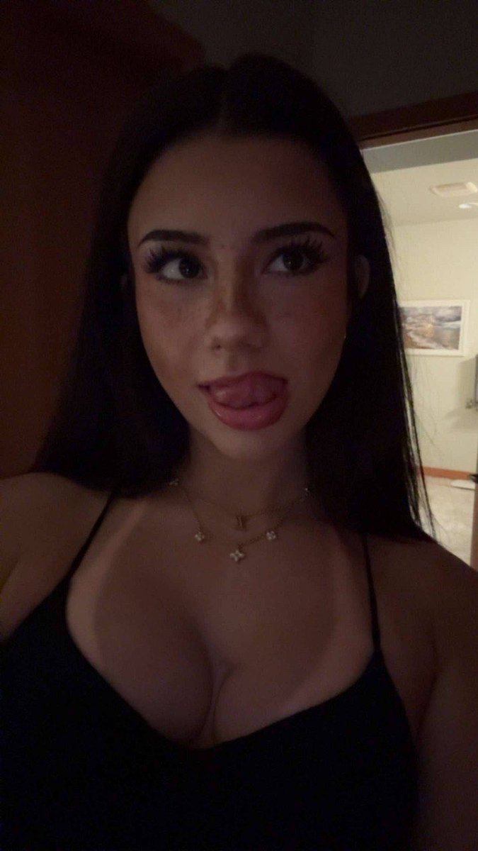 REGoonss's tweet photo. Mikayla campinos #wankbattle #celeb https://t.co/XsAws6HmTO