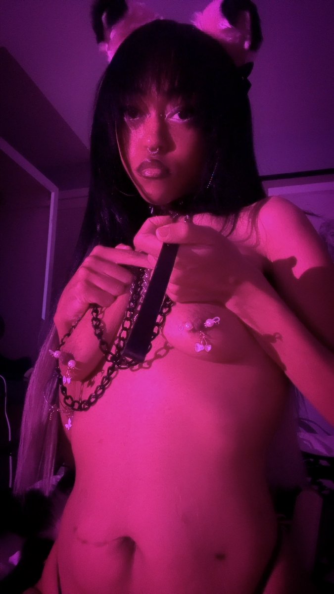 LilNeskafae's tweet photo. Wanna train me? Promise I won’t bite, unless you want me to😈💞 #nsfw #nsfwtwt #nsfwtwtًً #bdsm #princess https://t.co/avliHWtApi