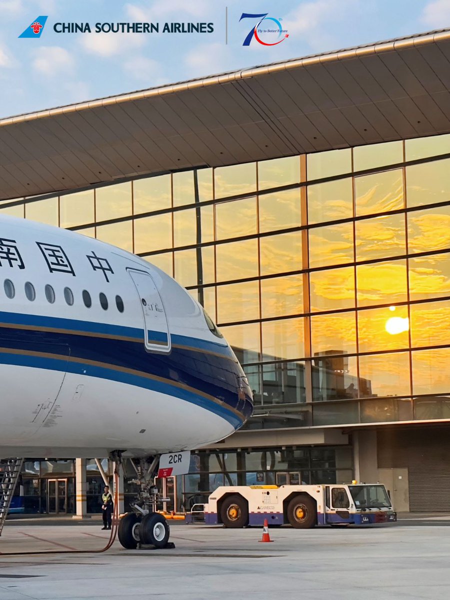 CSAIRGlobal's tweet photo. Golden morning light shines on the tarmac and the terminal glass. A China Southern Airlines jet is parked quietly, waiting for its next flight with you.✈️☀️
#CSAir #FlyWithCSAir https://t.co/OyNbwbagKo