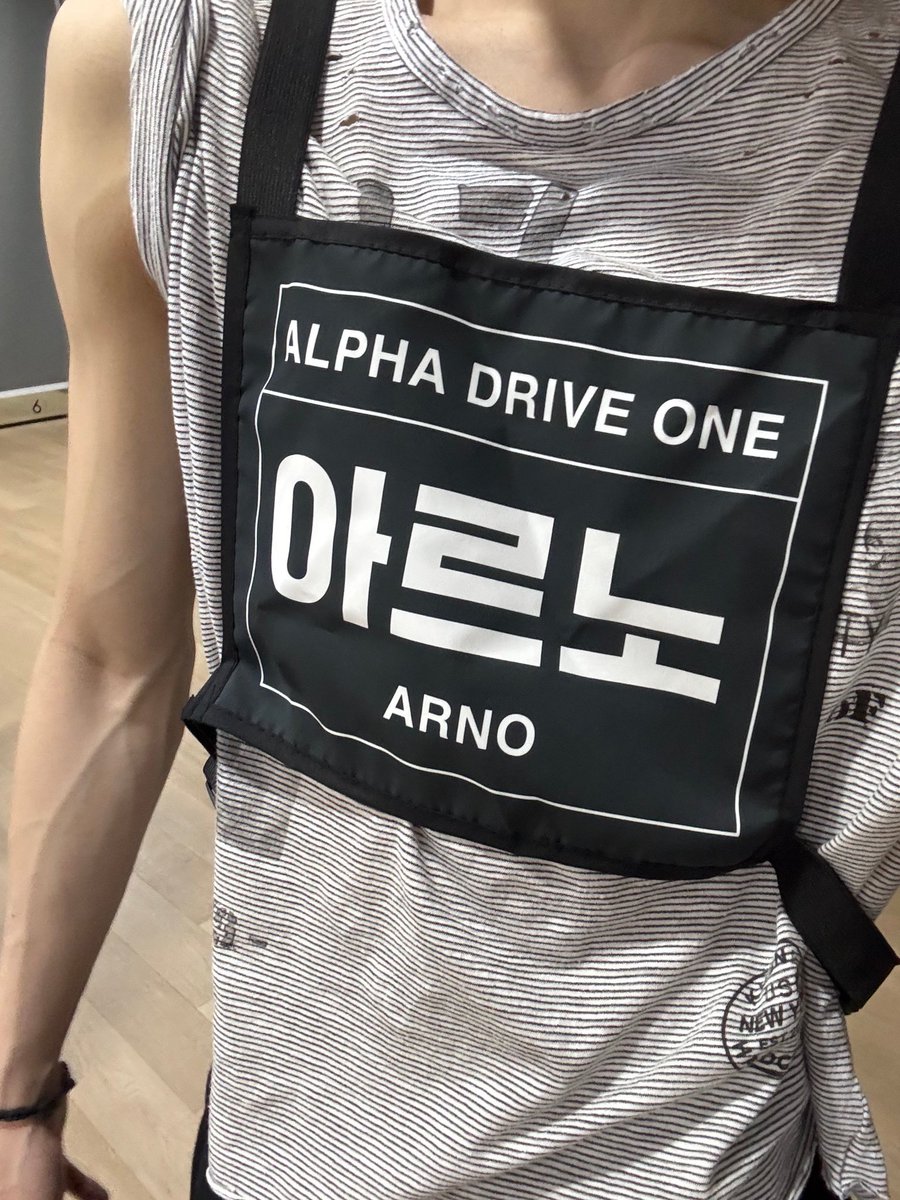 10veeeeeeee124's tweet photo. 2026.9.25  데뷔 1주년 축하해~🫰🫰 https://t.co/Q7SPKwgWQw