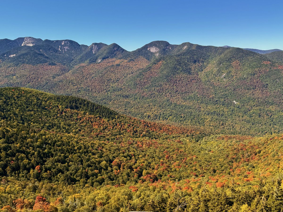 TommyHornWX1's tweet photo. Today’s Adirondack foliage adventure. 
📸 Keene Valley, NY
@SCweather_wx @ExploreFall @webberweather @EricSnitilWx @MattDevittWX @DHTheWeatherNut @spann https://t.co/Sy50OPWsNT