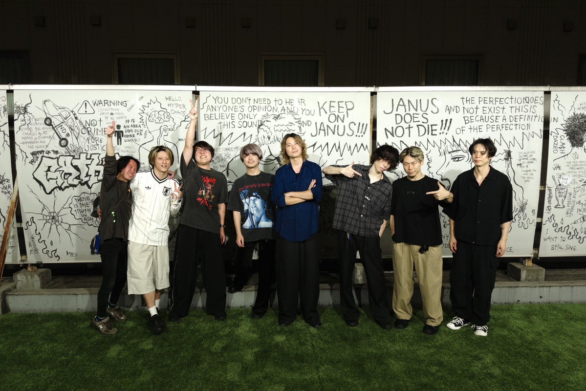 tanakawakame's tweet photo. 昨日のセトリ。
意味を持ってしまった曲たち。
飲み過ぎた。
cinemaのせいだ。
写真は打上げのビフォーアフター。

LEGO狩りwith cinema staff 
https://t.co/96xvJH1YXJ

#LEGOBIGMORL  
#cinemastaff https://t.co/jTrLGYrlt5
