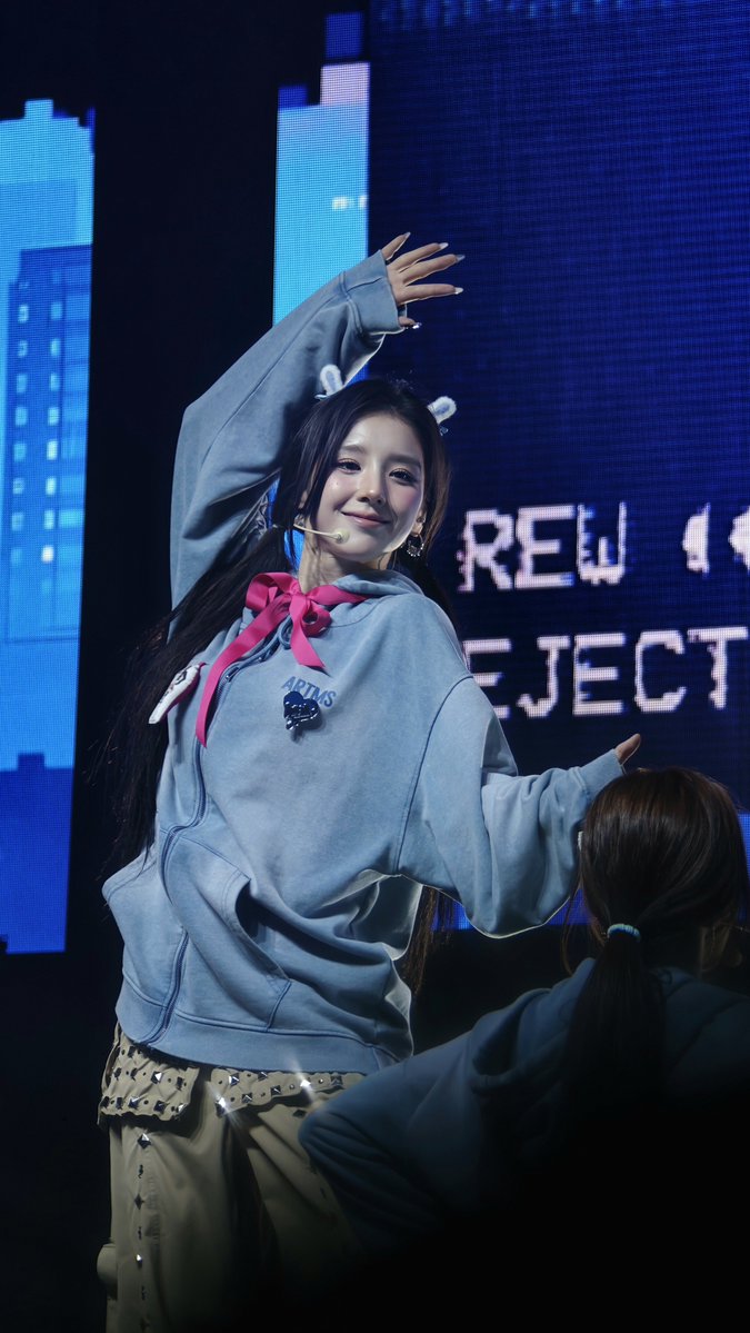 DreamingYves's tweet photo. #아르테미스 #ARTMS #희진 #HeeJin https://t.co/3sHAaCo04A