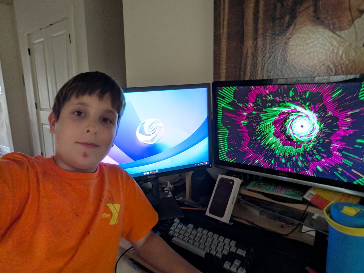 RenoeJoshua's tweet photo. @davepl1968 This is my 9yo son Daniel's setup. Deepin OS next to Windows TMOG and TMOG on his MacBook Air. He loves it! https://t.co/byaU5es35u