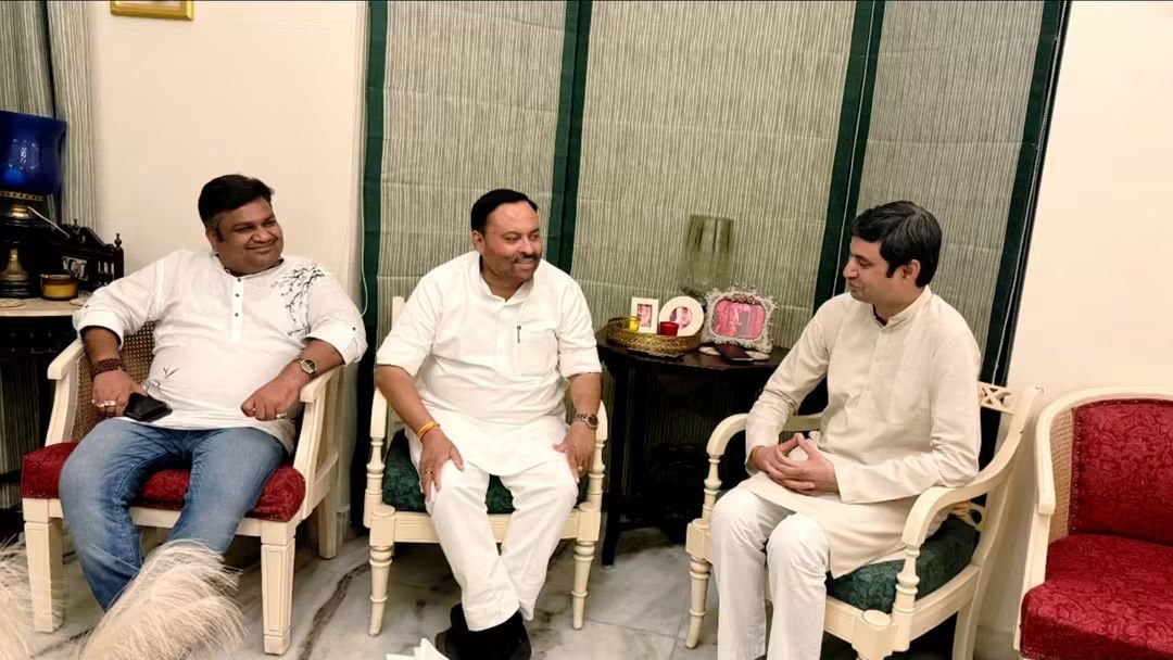 rohitagarwal850's tweet photo. राष्ट्रीय लोकदल के प्रदेश अध्यक्ष श्री ऐश्वर्या राज सिंह जी के आवास पर उत्तर प्रदेश सरकार के कैबिनेट मंत्री श्री अनिल कुमार जी के साथ पहुँचकर शिष्टाचार भेंट की। https://t.co/gUFq3dckga