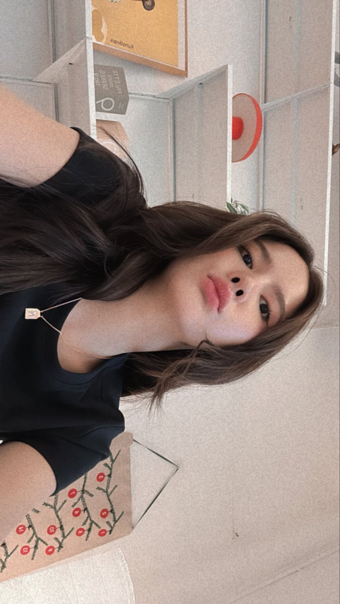 garnnuttacha's tweet photo. hello ! 🦒✨

#nhuugarnns https://t.co/uQqqxATZAs