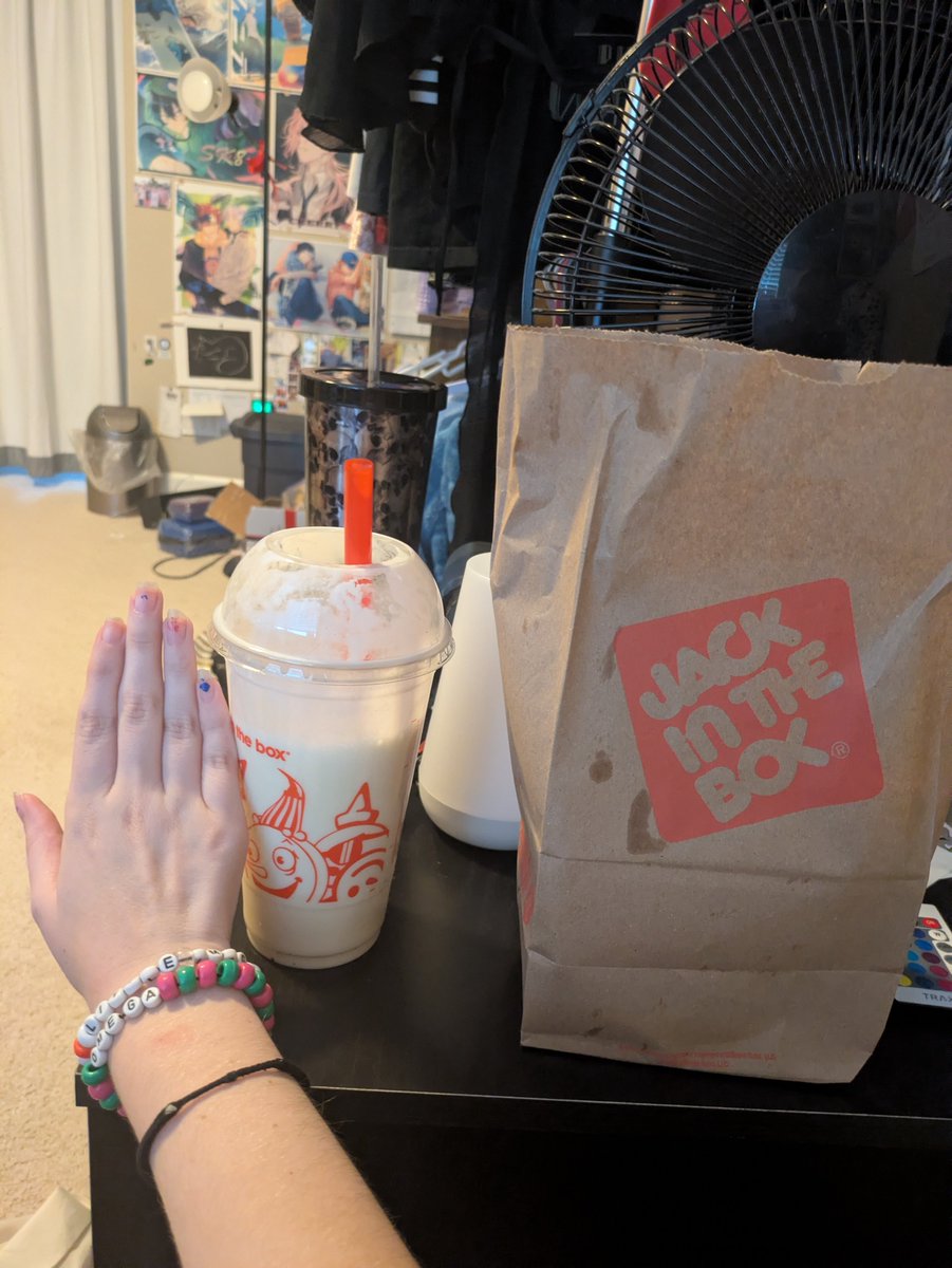 BOMBERCIDE's tweet photo. yo this is NOT a small right....? hand and bag for reference....like this at least looks like a medium .... idk someone tell me im #freakingout I ASKED FOR A SMALL BUT HE GAVE ME AND MY FRIEND TWO EVEN THO I ONLY ORDERED ONE SO ITS POSSIBLE HE ALSO SIZED IT UP ???? IDKIDKIDKIDK https://t.co/dAOA5gvI7D