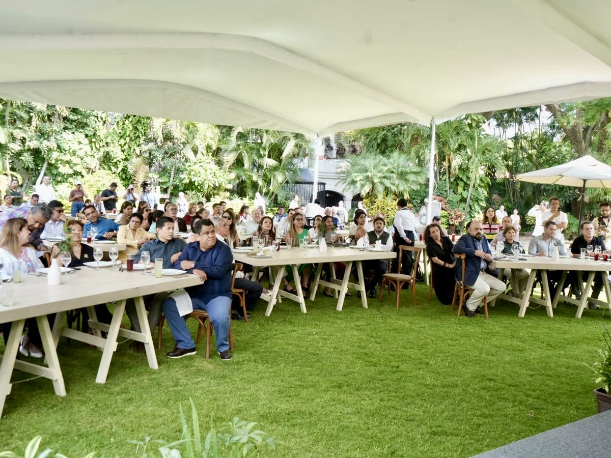 danielaltafi's tweet photo. Presentamos ante cámaras empresariales la ruta que estamos construyendo para el turismo de Morelos: bases más sólidas, proyectos de largo plazo y coordinación con el sector.

Con nuestra gobernadora @margarita_gs, tenemos rumbo y trabajo por delante.

#LaTierraQueNosUne https://t.co/JR6m08yzDp