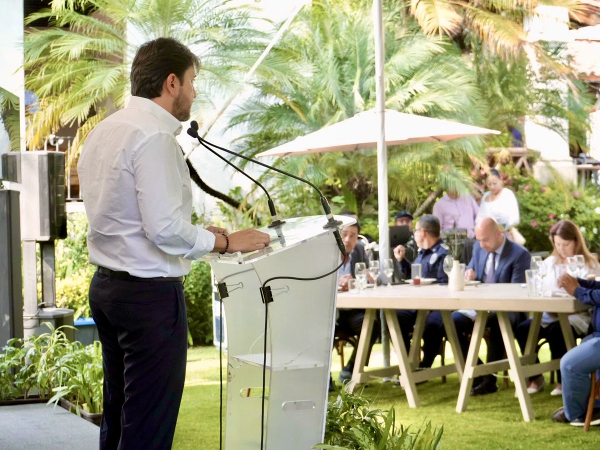 danielaltafi's tweet photo. Presentamos ante cámaras empresariales la ruta que estamos construyendo para el turismo de Morelos: bases más sólidas, proyectos de largo plazo y coordinación con el sector.

Con nuestra gobernadora @margarita_gs, tenemos rumbo y trabajo por delante.

#LaTierraQueNosUne https://t.co/JR6m08yzDp