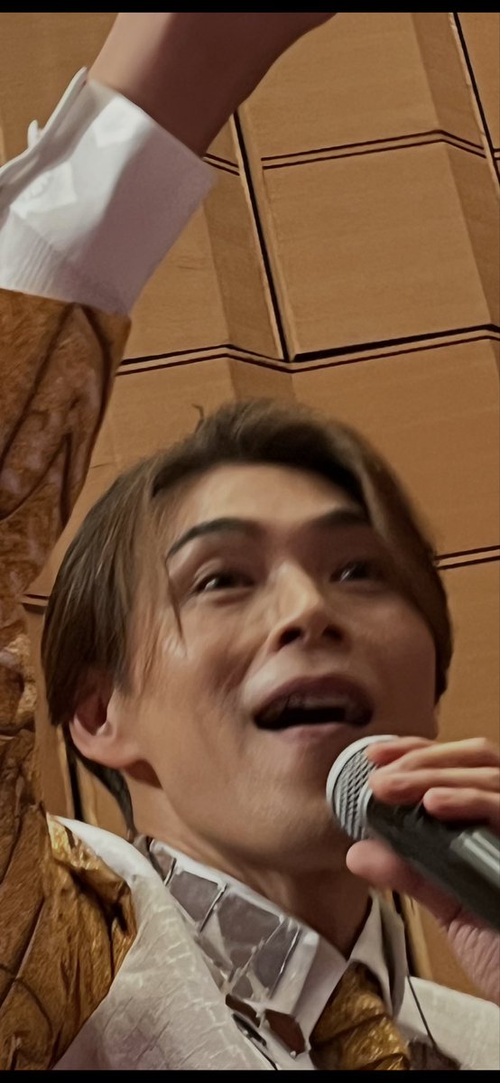 horirin620's tweet photo. 昨日は優しい方がチケットをお譲りしてくれたおかげで北トピア純烈ツアーへ❣️❤️💚💜
昼も夜もお隣りの席の方が良い方で楽しさ倍増でおもいきり盛り上がれました❣️✌️😊💕
相変わらずMCに笑い転げ笑いじわが増え推し様❤️の歌声笑顔に顔がとろけました🤭💕
昼夜ハイタッチ当たる奇跡も✨
幸せすぎました💖 https://t.co/ueUFqQtWf8