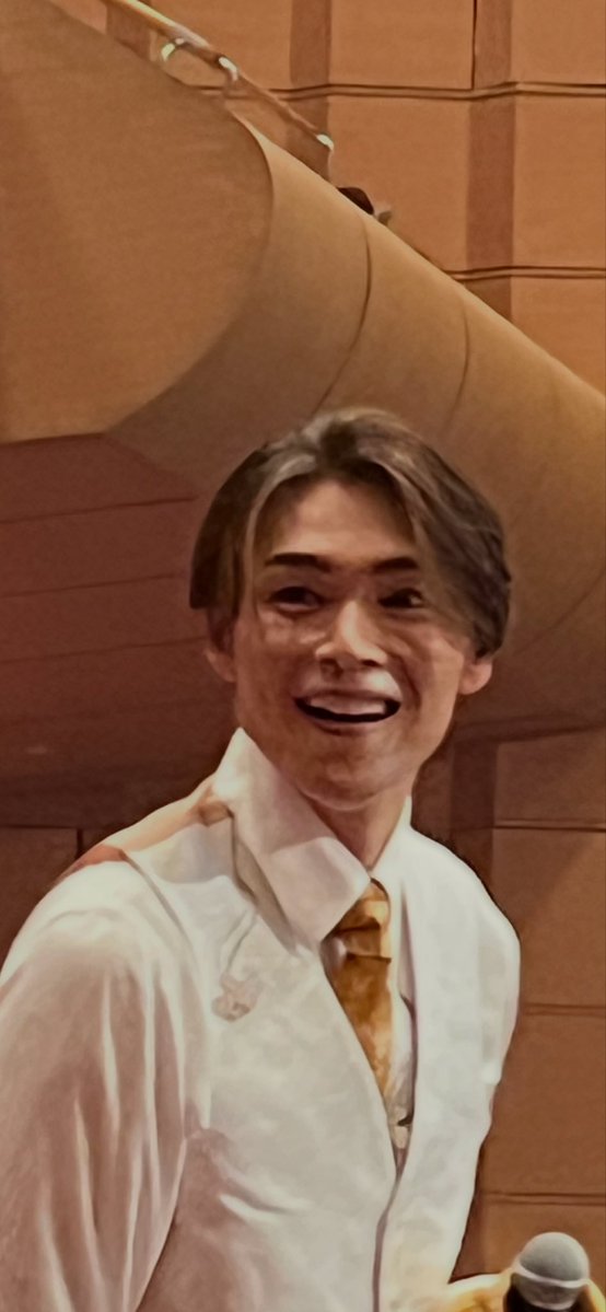 horirin620's tweet photo. 昨日は優しい方がチケットをお譲りしてくれたおかげで北トピア純烈ツアーへ❣️❤️💚💜
昼も夜もお隣りの席の方が良い方で楽しさ倍増でおもいきり盛り上がれました❣️✌️😊💕
相変わらずMCに笑い転げ笑いじわが増え推し様❤️の歌声笑顔に顔がとろけました🤭💕
昼夜ハイタッチ当たる奇跡も✨
幸せすぎました💖 https://t.co/ueUFqQtWf8