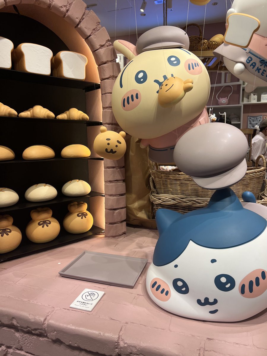 _kuroe__'s tweet photo. ちいかわベーカリー行ってきた
うさぎ売り切れてて泣き https://t.co/DaIMv2c696