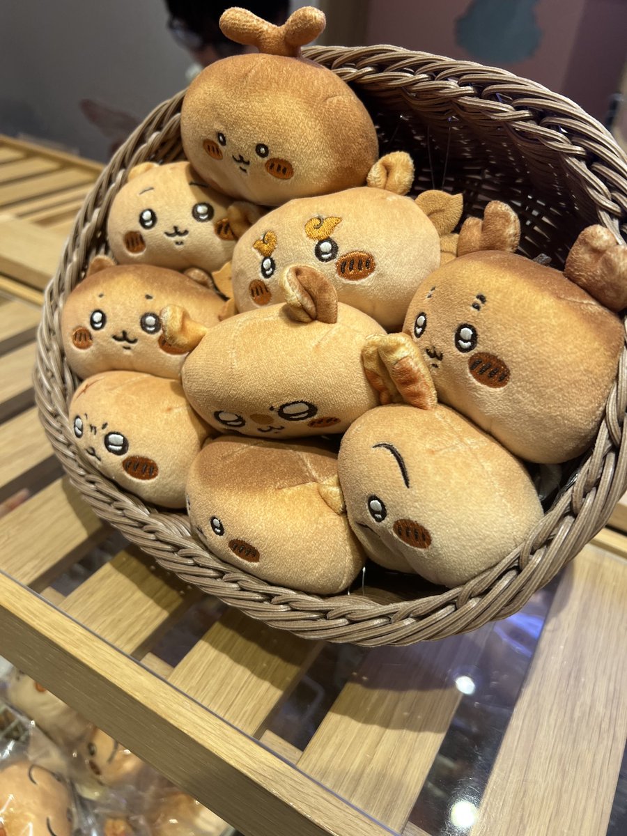 _kuroe__'s tweet photo. ちいかわベーカリー行ってきた
うさぎ売り切れてて泣き https://t.co/DaIMv2c696
