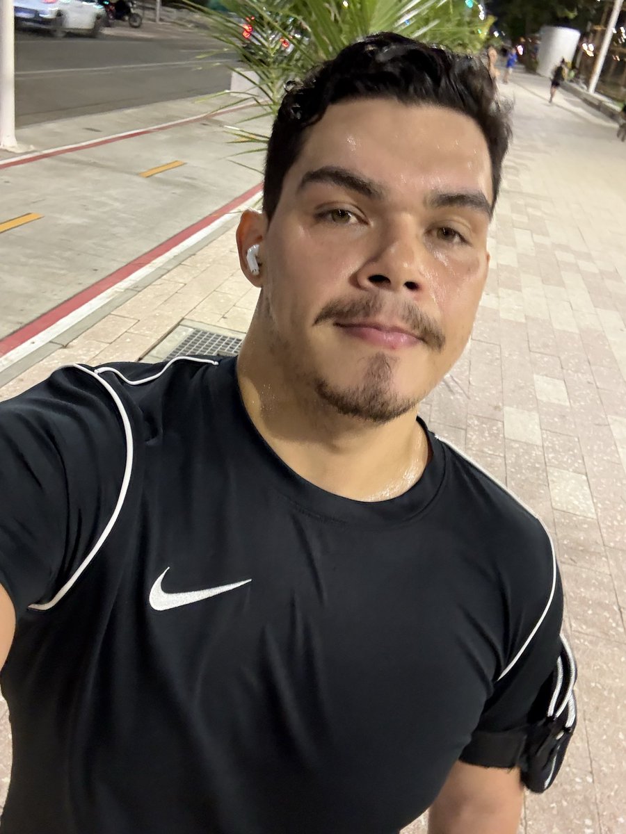 True98430210's tweet photo. Um cardio 🏃🏻 https://t.co/WSM2vT7A9i