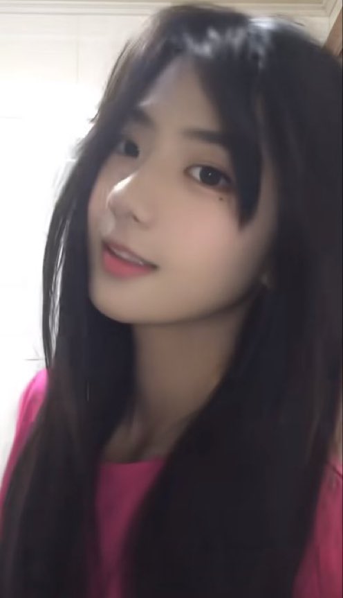 kelly84ym3's tweet photo. 上供喽！新鲜出炉，刚拍形体课照，

不要🚪的，放心看
有人想锐评一下我的燥福嘛 🥹   
看完不许瞎说，赶紧看，我要删了
1：看福
2：看🐻 https://t.co/CRIbvlyEkz