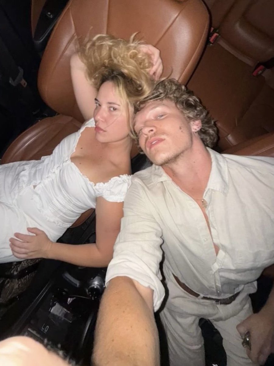 storrieunfolds's tweet photo. connor-holding-phone-group-selfie-with-flash-high-angle.jpeg https://t.co/K0ik6X1yRb