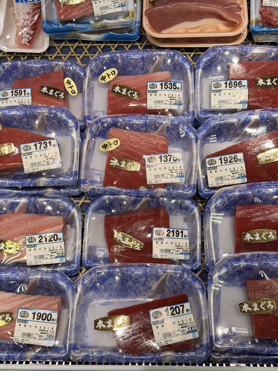 yamatora_13's tweet photo. 本日午前中のみ激安セール！
本マグロがグラム698円で販売中！
無くなり次第終了です！
#十三
#セール
#山虎 https://t.co/gwnW0Yo4p7