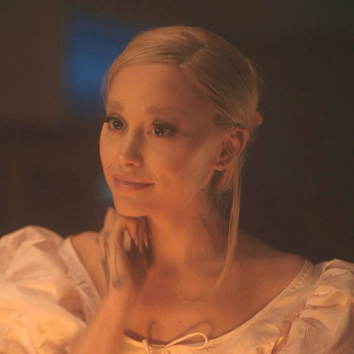 ArianaTourHub's tweet photo. Ariana Grande will not be on Taylor Swift’s upcoming deluxe for ‘The Life of a Showgirl’. https://t.co/YmElsn8w2q