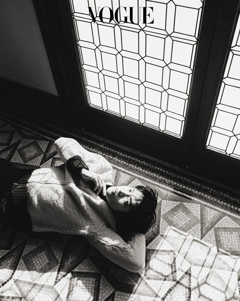 lloveUtoday's tweet photo. voguekorea 인스타그램 #재현 

밀라노의 어느 미술관에서, 재현과 함께 보낸 한낮의 풍경.

JAEHYUN DEFINES PRADA 
#PradaSS27 #PradaSS27xJaehyun @Prada https://t.co/pfufO3Zvyk