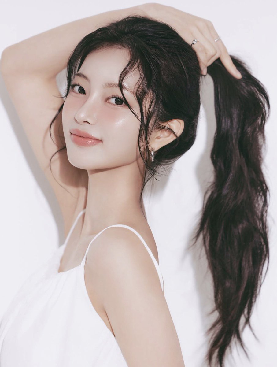 jeencherie's tweet photo. Our girl made a fresh new channel on insta! Let’s join~!!💛✨ #gayeon #thelovelab

https://t.co/pwO4g4kwLJ https://t.co/yWhCqDB4JY