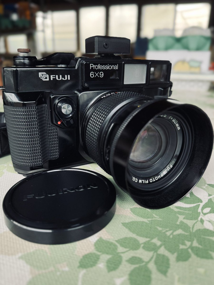 LeoPatriarchXIV's tweet photo. MNG!
FUJIFILM GW690 II Professional
底面カバーに欠け、ホットシューにガタつきがあったので安く手に入りました。
欠けはBONDICで補修、ホットシューも板バネを外してネジを締め直したらガッチリ。
ストラップはGFXの厚みのあるものに。
これで紅葉を撮るのが楽しみ😊
#mng
#texsasleica
#GW690ii https://t.co/KkOCyDb3Xd